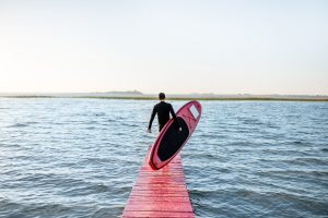 Comment bien choisir ses vêtements pour le SUP ?