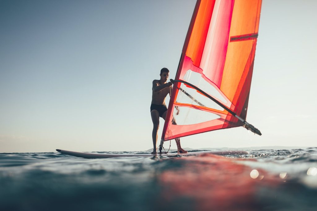Comment prendre le vent en planche à voile ?