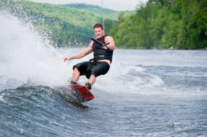 Comment se lever sur sa planche de wakeboard ?
