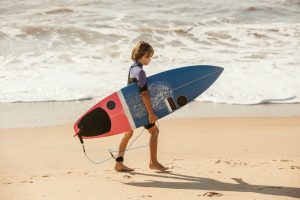 Quel est le meilleur âge pour commencer le surf ?