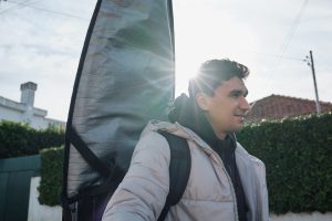 Comment prendre l'avion avec sa planche de surf ?