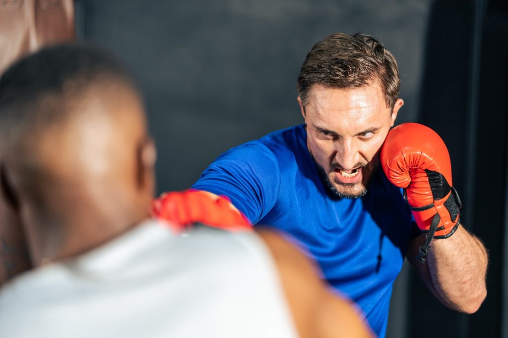 Les sports de combat : thérapie miracle ou fabrique de monstres ?