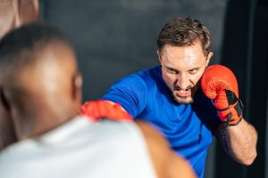 Les sports de combat : thérapie miracle ou fabrique de monstres ?