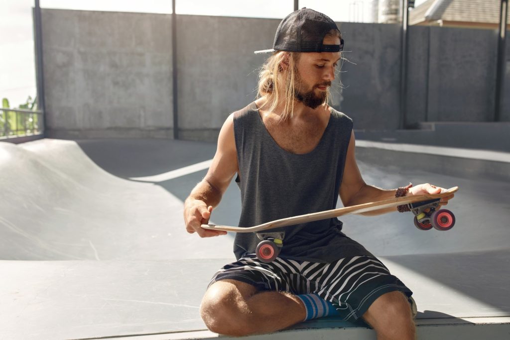 skateboard tourne tout seul