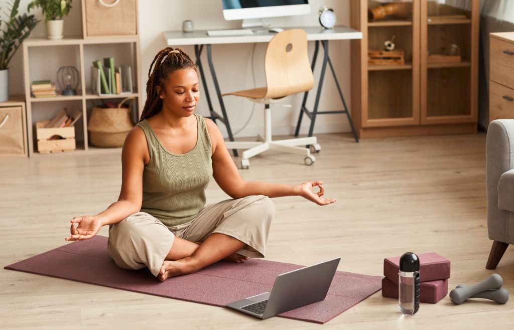 Yoga pour débutants : Comment démarrer votre pratique à la maison ?