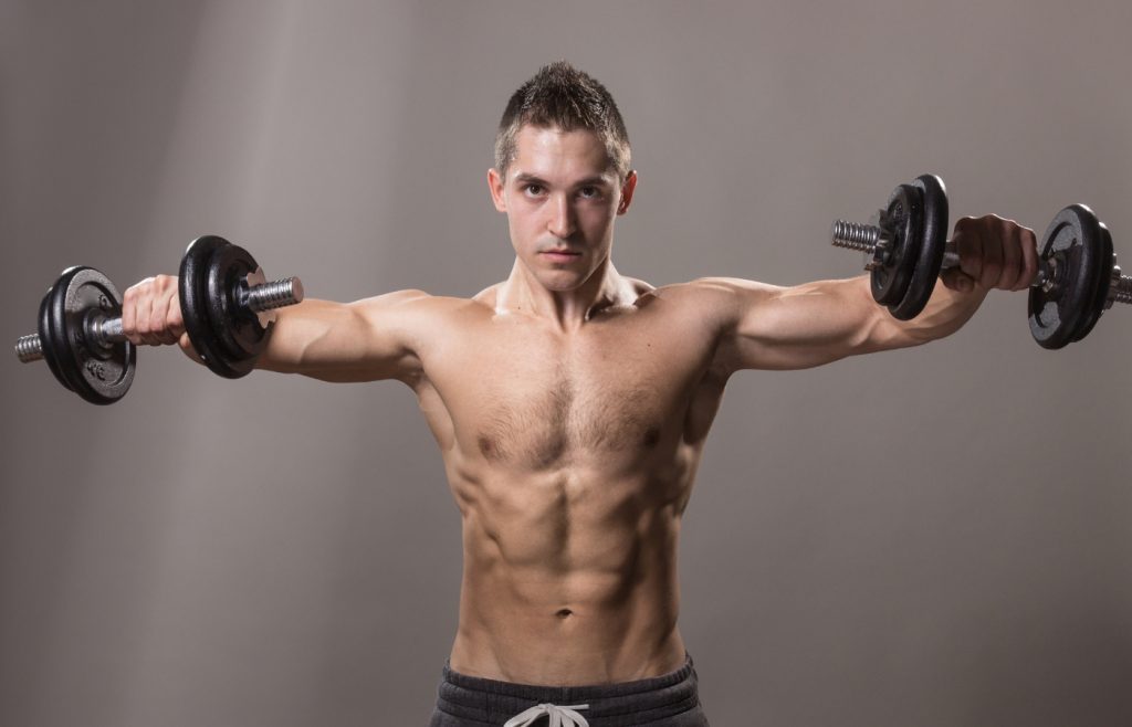 Musculation : faut-il privilégier les poids libres ou les machines ?