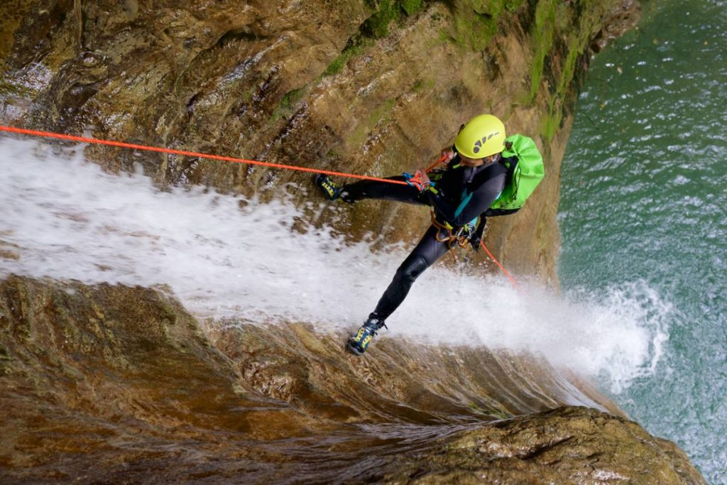 Canyoning et respect de l'environnement : les pratiques à connaître pour une aventure durable