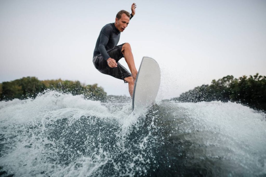 Les avantages du surf électrique par rapport au surf traditionnel