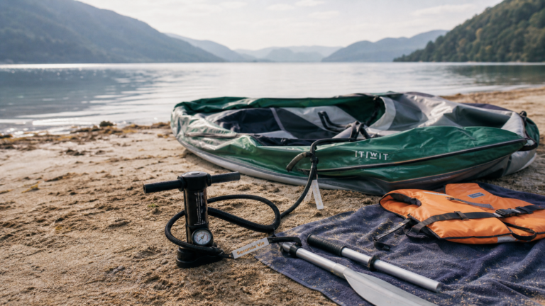 Kayak itiwit sur plage : pompe et gilet