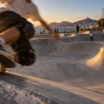 Skate park du Prado à Marseille, skateur dans le bowl en béton