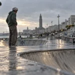 Skate park le havre : bowl avec riders face à la mer