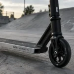 Trottinette freestyle s2s 2,94 kg sur béton de skatepark